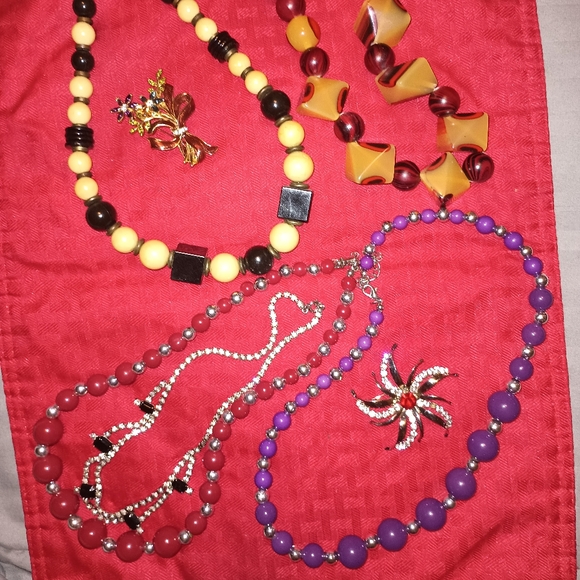 Costume jewelry - Picture 2 of 3